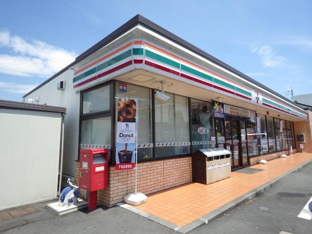 セブンイレブン静岡小鹿店(コンビニ)まで569m 東海道本線/静岡駅 バス20分小鹿公民館下車:停歩8分 1階 築10年