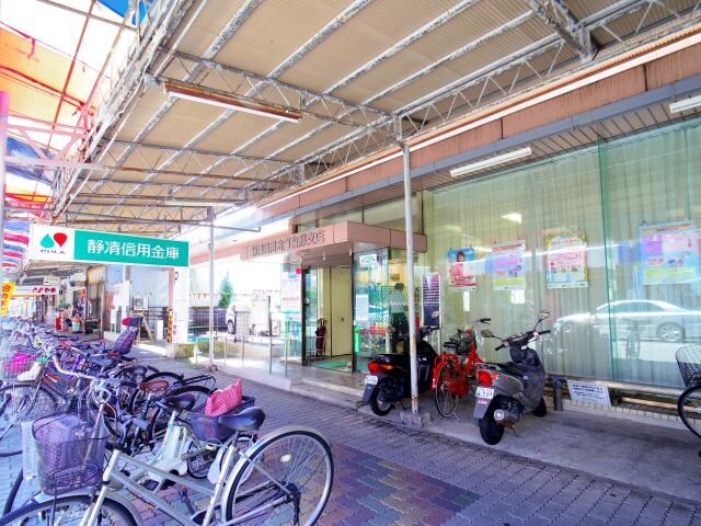 静清信用金庫駒形支店(銀行)まで556m 東海道本線/静岡駅 バス11分寿町下車:停歩5分 3階 築55年