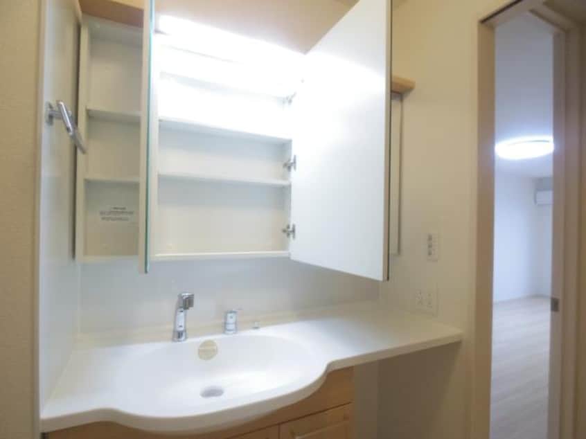  東海道本線/静岡駅 バス20分小鹿公民館前下車:停歩5分 2階 築9年