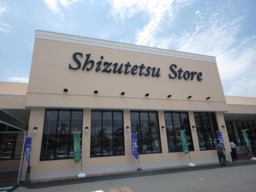 しずてつストア藤枝水守店(スーパー)まで399m 東海道本線/藤枝駅 バス18分藤岡入口下車:停歩9分 1階 築11年