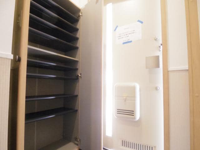  東海道本線/静岡駅 バス14分西中原下車:停歩1分 1階 築8年