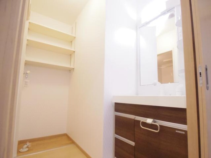  東海道本線/静岡駅 バス14分西中原下車:停歩1分 1階 築8年