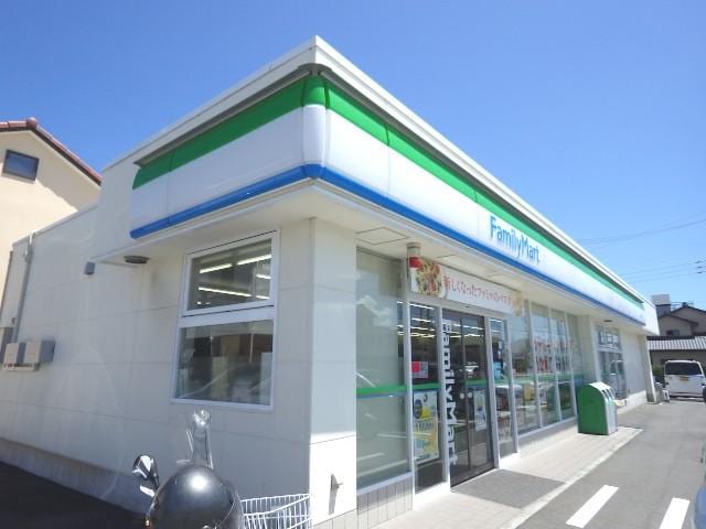 ファミリーマート静岡大谷店(コンビニ)まで242m 東海道本線/静岡駅 バス23分大谷下車:停歩4分 2階 築8年