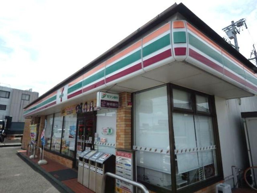 セブンイレブン藤枝稲川店(コンビニ)まで518m 東海道本線/藤枝駅 バス8分勝草橋下車:停歩4分 1階 築8年