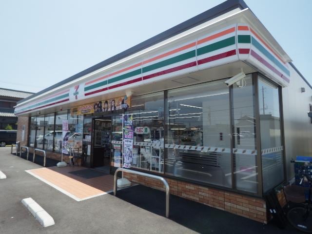 セブンイレブン焼津石津店(コンビニ)まで213m 東海道本線/焼津駅 バス13分北川原公会堂下車:停歩5分 1階 築7年