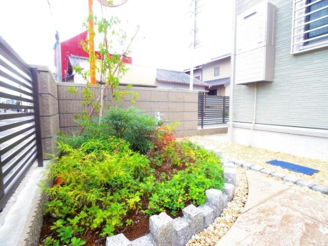  東海道本線/静岡駅 バス15分中野新田下車:停歩8分 1階 築6年
