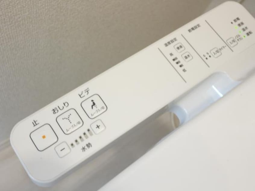  東海道本線/静岡駅 バス15分中野新田下車:停歩8分 1階 築6年