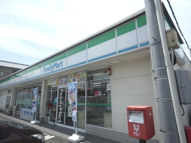ファミリーマート藤枝蓮華寺池店(コンビニ)まで588m 東海道本線/藤枝駅 バス18分五十海下車:停歩3分 1階 築9年
