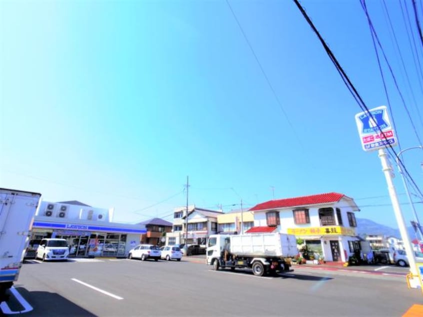 ローソン焼津四丁目店(コンビニ)まで559m 東海道本線/焼津駅 徒歩17分 2階 築2年