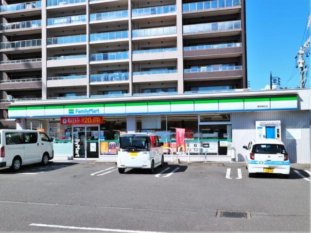 ファミリーマート静岡東町店(コンビニ)まで311m 東海道本線/静岡駅 徒歩13分 3階 築2年