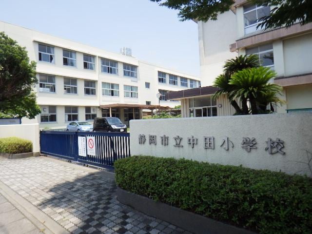 静岡市立中田小学校(小学校)まで564m 東海道本線/静岡駅 徒歩8分 1階 築2年