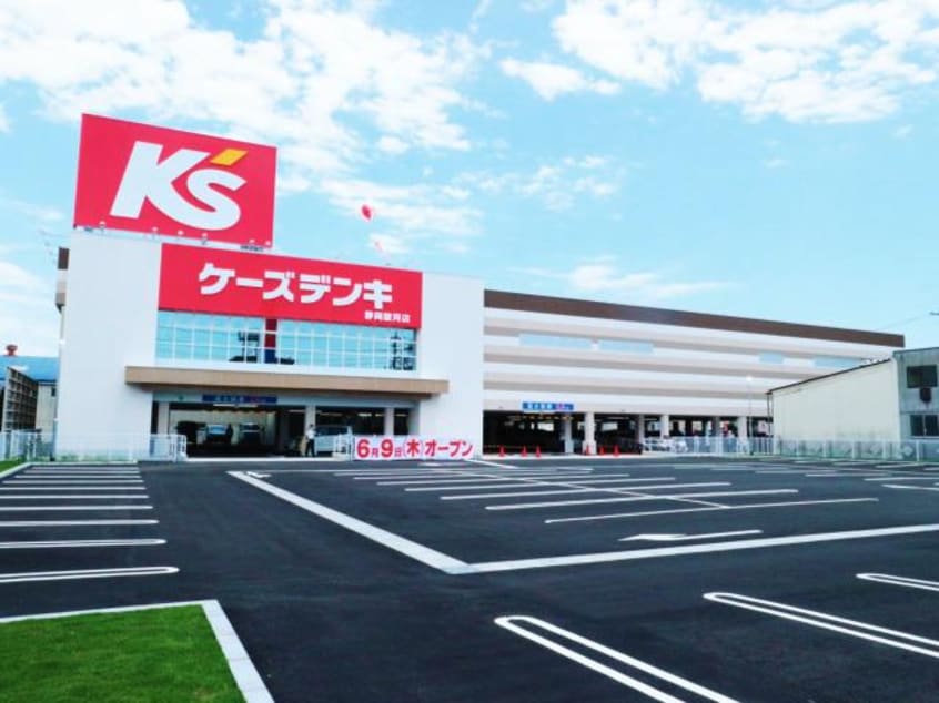 ケーズデンキ静岡駿河店(電気量販店/ホームセンター)まで760m 東海道本線/静岡駅 バス18分富士見台・駿河総合高校入口下車:停歩9分 1階 築2年