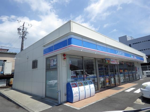ローソン静岡豊田三丁目店(コンビニ)まで434m 東海道本線/静岡駅 バス18分富士見台・駿河総合高校入口下車:停歩9分 1階 築2年