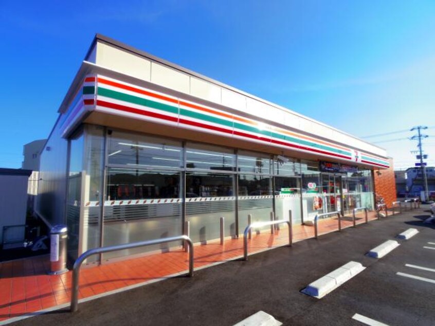 セブンイレブン藤枝立花店(コンビニ)まで505m 東海道本線/藤枝駅 バス15分白子下車:停歩3分 1階 築1年