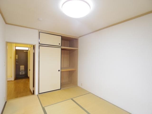  東海道本線/静岡駅 バス20分御新田下車:停歩2分 1階 築27年