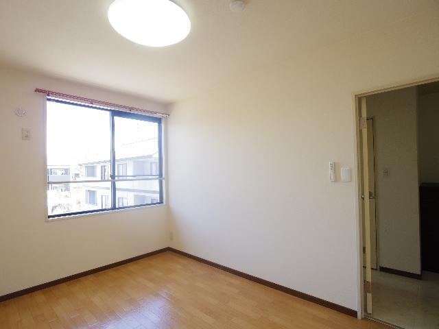  東海道本線/静岡駅 バス20分御新田下車:停歩6分 2階 築32年