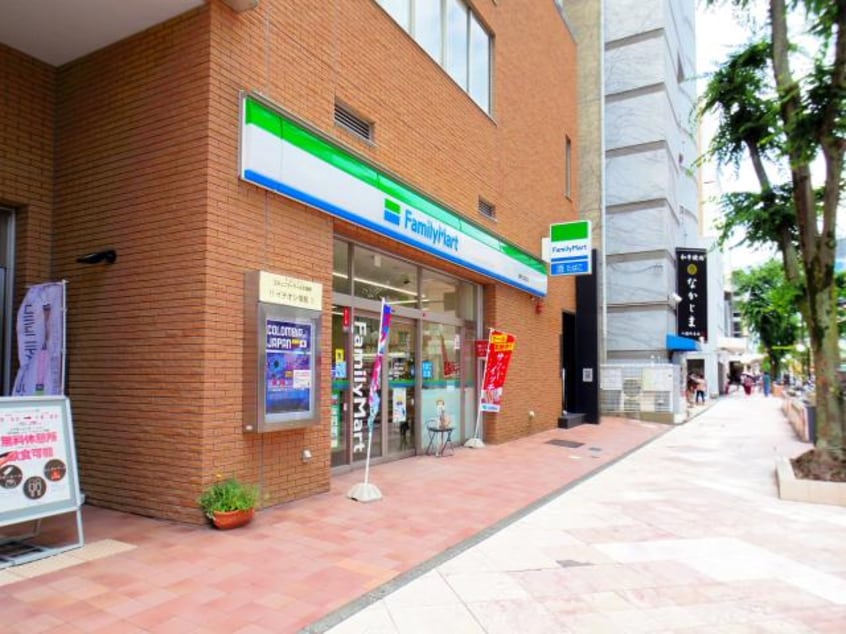 ファミリーマート静岡七間町店まで222m 東海道本線/静岡駅 徒歩15分 2階 築17年