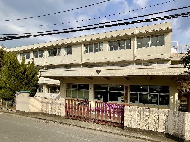 静岡市立賎機中学校(中学校/中等教育学校)まで2364m 東海道本線/静岡駅 バス27分松富下車:停歩1分 1階 築15年