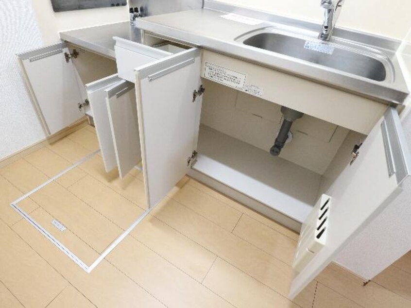  東海道本線/静岡駅 バス8分三松下車:停歩8分 1階 築16年