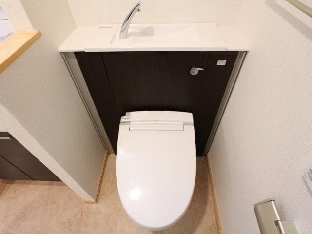  東海道本線/静岡駅 バス17分千代田三丁目下車:停歩4分 1階 築11年