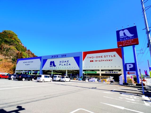 ナフコツーワンスタイル(電気量販店/ホームセンター)まで1230m 東海道本線/安倍川駅 徒歩9分 1階 築6年