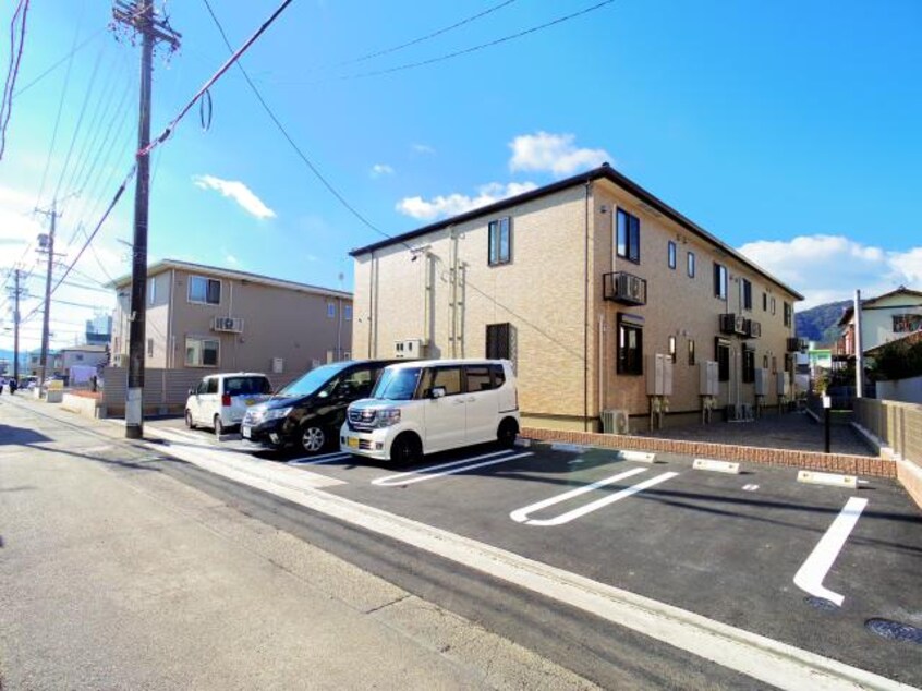  東海道本線/静岡駅 バス16分平和二丁目下車:停歩3分 1階 築5年