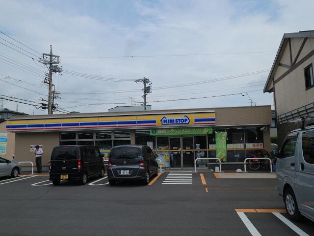 ミニストップ静岡山崎店(コンビニ)まで321m 東海道本線/静岡駅 バス22分山崎下車:停歩4分 1階 築4年