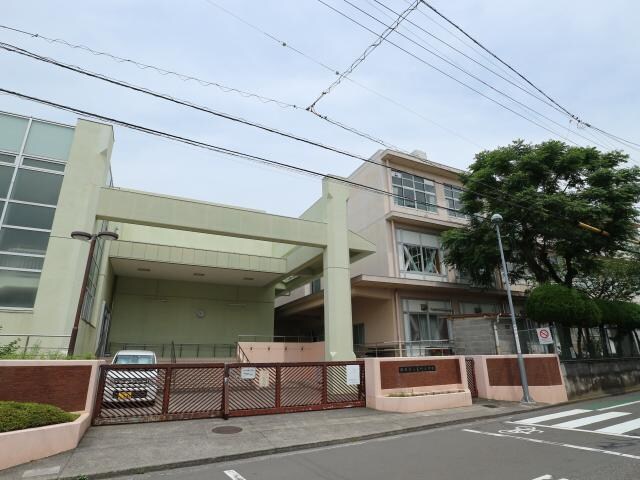 静岡市立番町小学校(小学校)まで1673m 東海道本線/静岡駅 バス22分山崎下車:停歩4分 1階 築4年