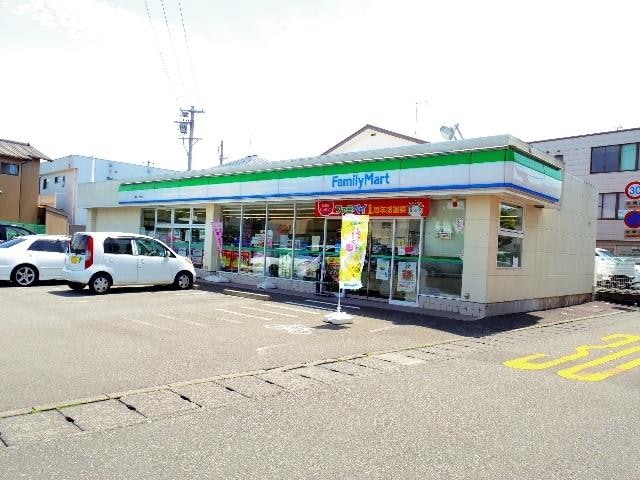 ファミリーマート静岡千代田店(コンビニ)まで316m 東海道本線/静岡駅 バス11分三松下車:停歩7分 2階 築3年