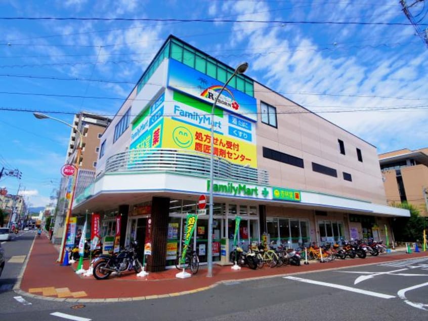 ファミリーマート静岡鷹匠三丁目店(コンビニ)まで363m 静岡鉄道静岡清水線/日吉町駅 徒歩8分 3階 築24年