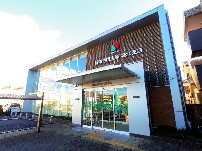 静清信用金庫城北支店(銀行)まで563m 東海道本線/静岡駅 バス23分柳新田上下車:停歩3分 1階 建築中