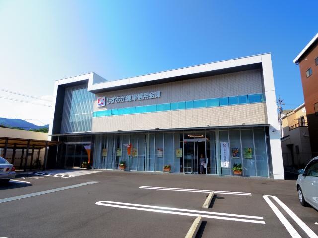 しずおか焼津信用金庫丸子支店(銀行)まで391m 東海道本線/安倍川駅 徒歩18分 1階 築31年