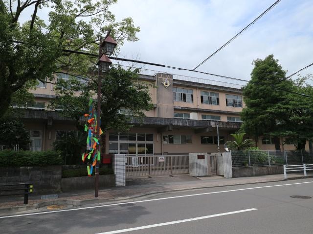 静岡市立長田西小学校(小学校)まで1112m 東海道本線/静岡駅 バス31分新丸子下車:停歩6分 1-2階 築29年