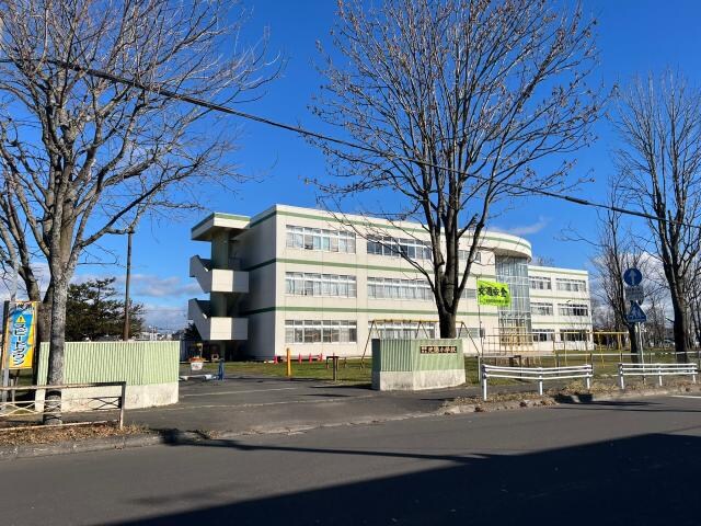 釧路市立光陽小学校(小学校)まで1032m 拓穂ハイツ（愛国東2-6-23）