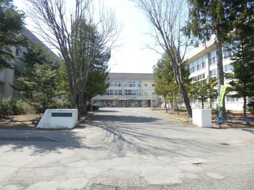 帯広市立帯広小学校(小学校)まで1485m 大通南8ﾏﾝｼｮﾝ
