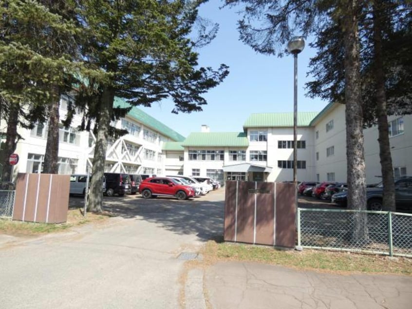 帯広市立帯広第四中学校(中学校/中等教育学校)まで749m 西1南24借家