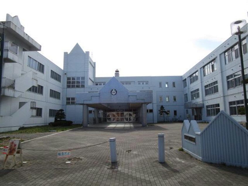 帯広市立第5中学校(中学校/中等教育学校)まで674m ビレッジムーミン