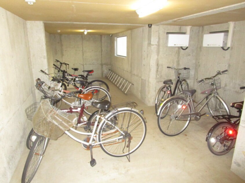 札幌市営地下鉄東豊線/環状通東駅 徒歩8分 1階 築17年