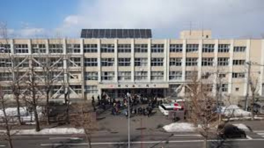 札幌市立北栄中学校(中学校/中等教育学校)まで1359m 札幌市営地下鉄南北線/北２４条駅 徒歩6分 1-2階 築12年