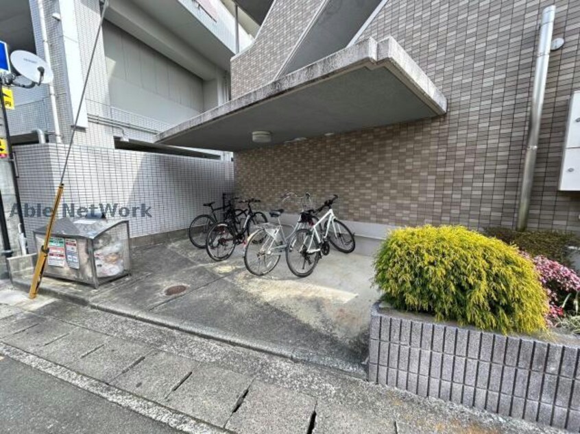  カルフールＢ.Ｃ白山
