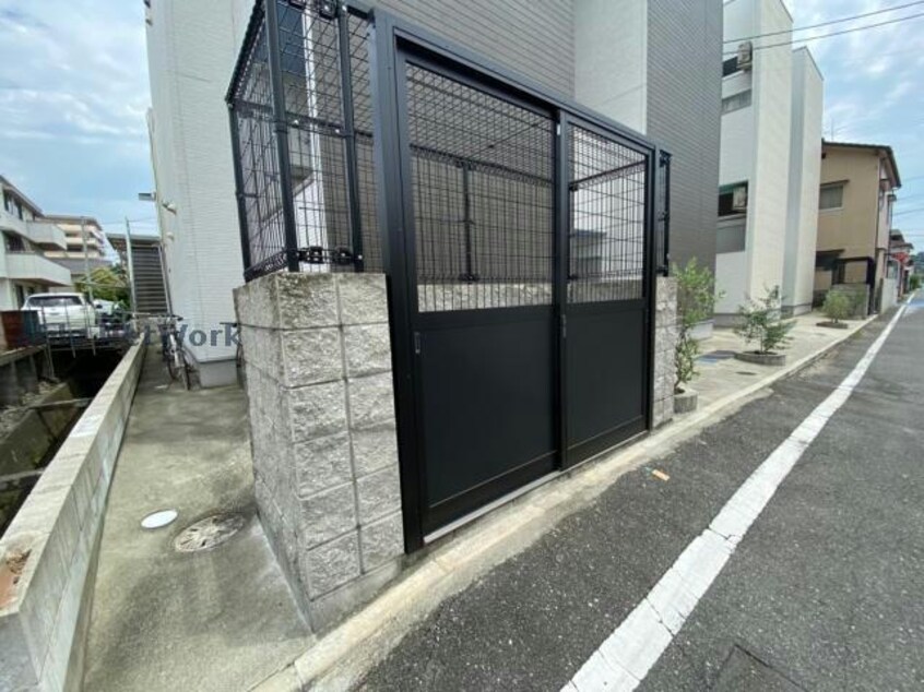  イーナ島崎