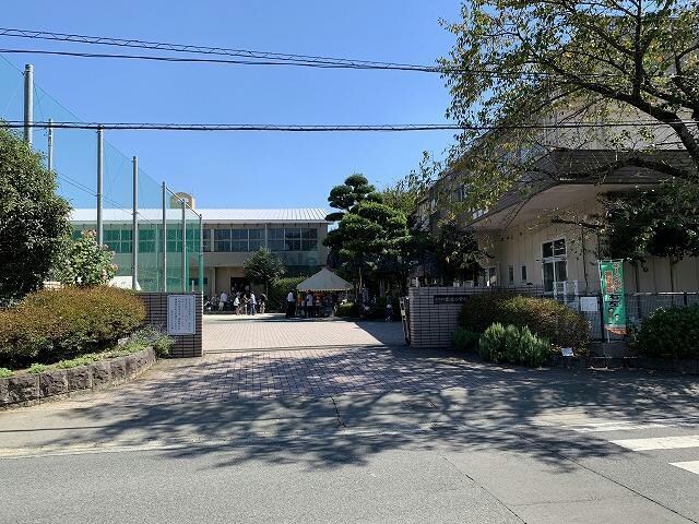 熊本市立出水小学校(小学校)まで320m ルミエール国府