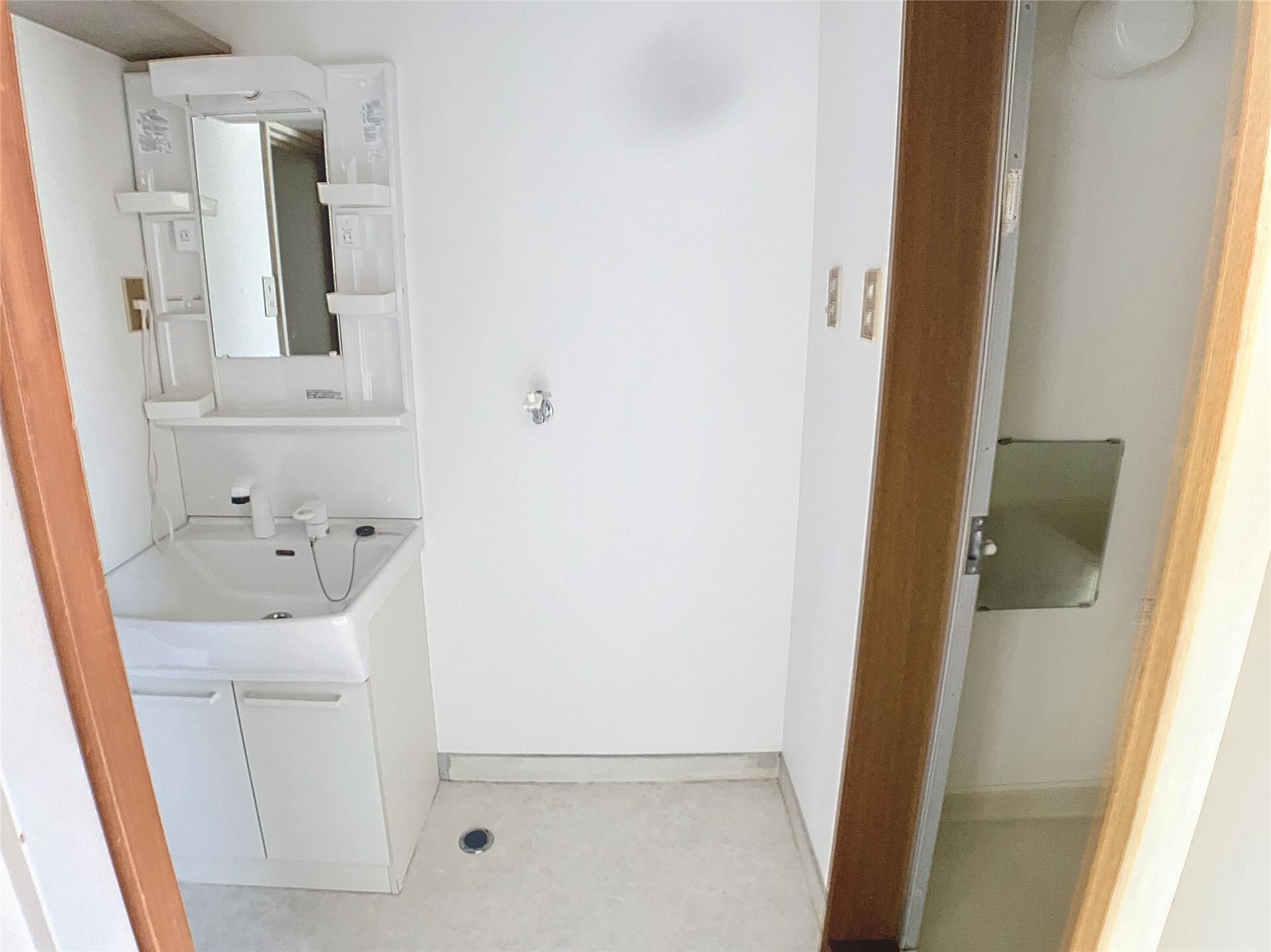  清水マンションB