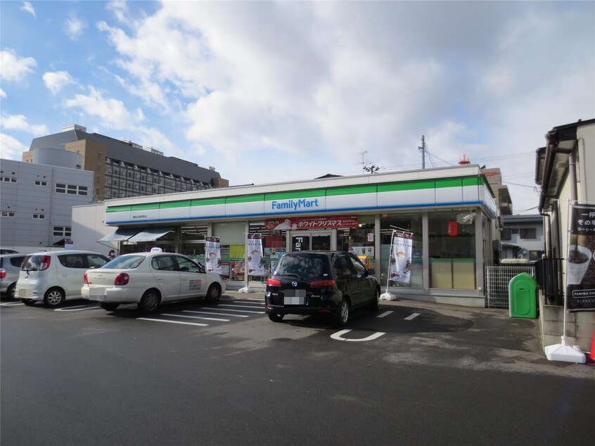 ファミリーマート福島北五老内町店(コンビニ)まで498m セントラルレジデンス松木