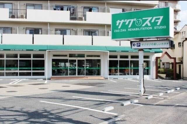 ザグザグ北方店(ドラッグストア)まで1453m ウィステリアガーデン