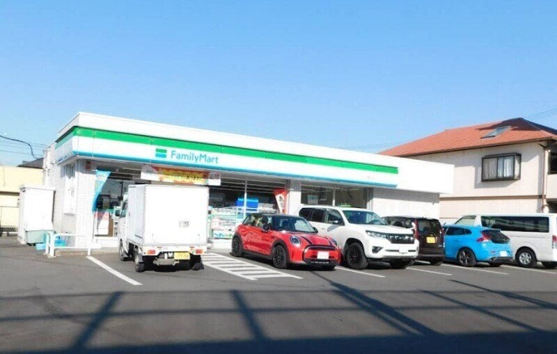 ファミリーマートバイパス青江店(コンビニ)まで320m レグルス　アルファ