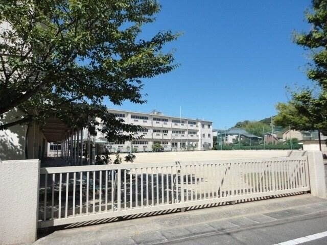 岡山市立三勲小学校(小学校)まで54m ボナール古京