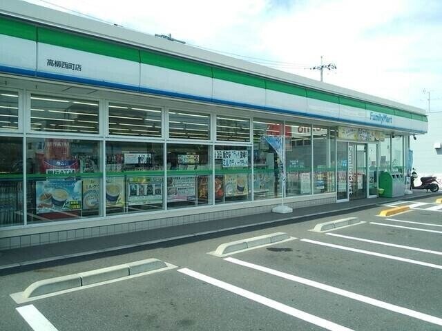 ファミリーマート高柳西町店(コンビニ)まで415m ハアラン高柳