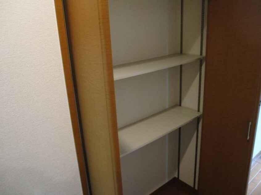 別のお部屋の写真です。実際とは異なります。 アムール雅