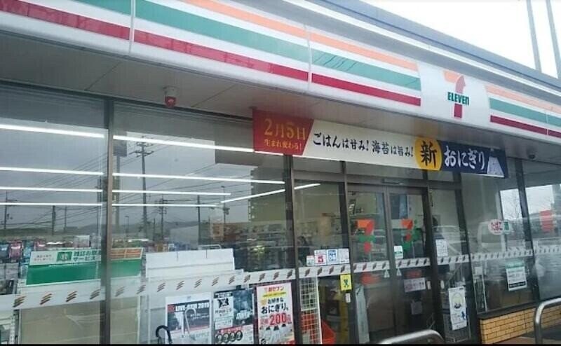 セブンイレブン岡山百間川橋店(コンビニ)まで824m ソレアード操山　Ｄ棟